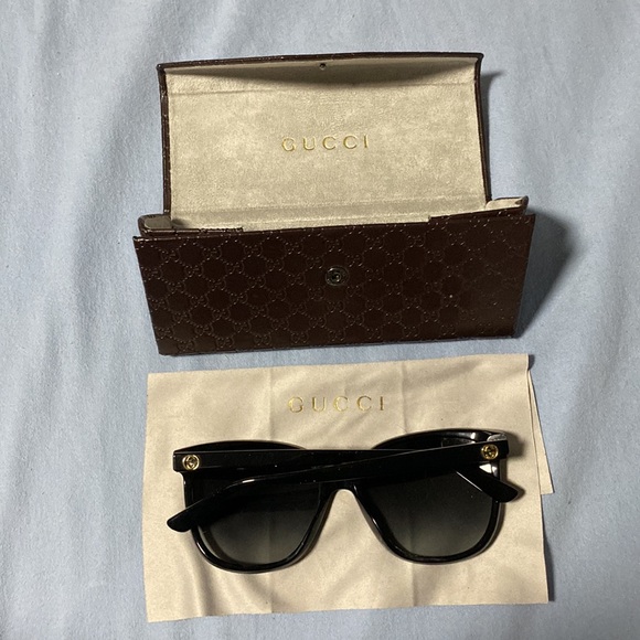 Authentic womens Gucci sunglasses - Picture 2 of 3